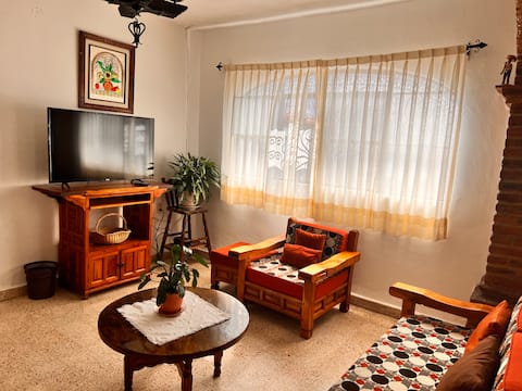 Top performing Airbnb: Independent, central, WiFi, TV in Taxco De Alarcón