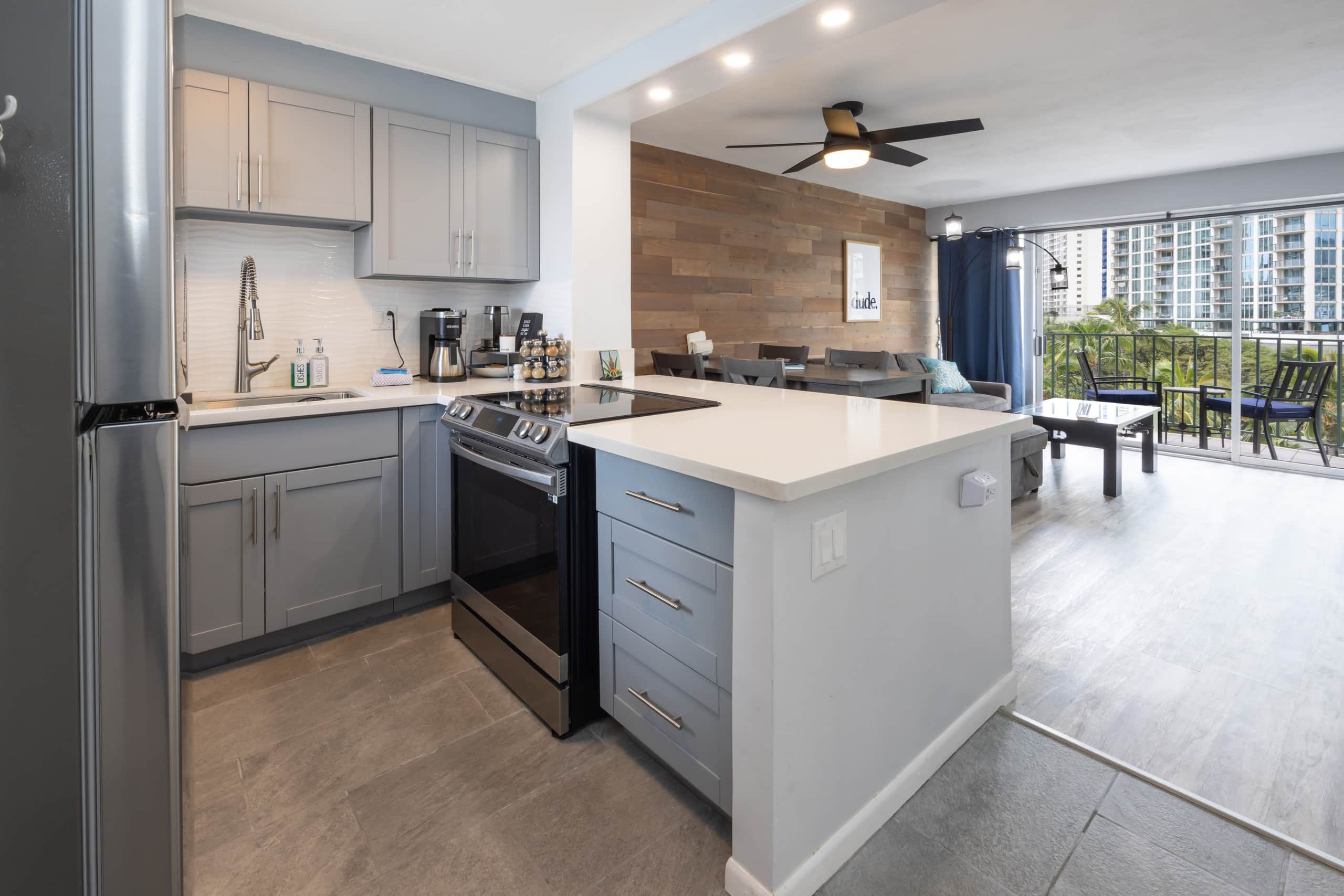 Condo in Honolulu · ★4.9 · 2 bedrooms · 4 beds · 1 private bath - Image 13