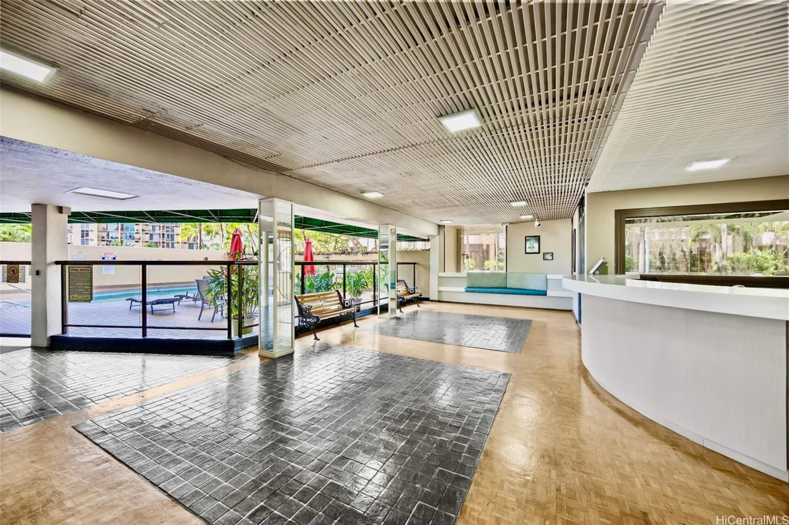 Condo in Honolulu · ★4.9 · 2 bedrooms · 4 beds · 1 private bath - Image 49