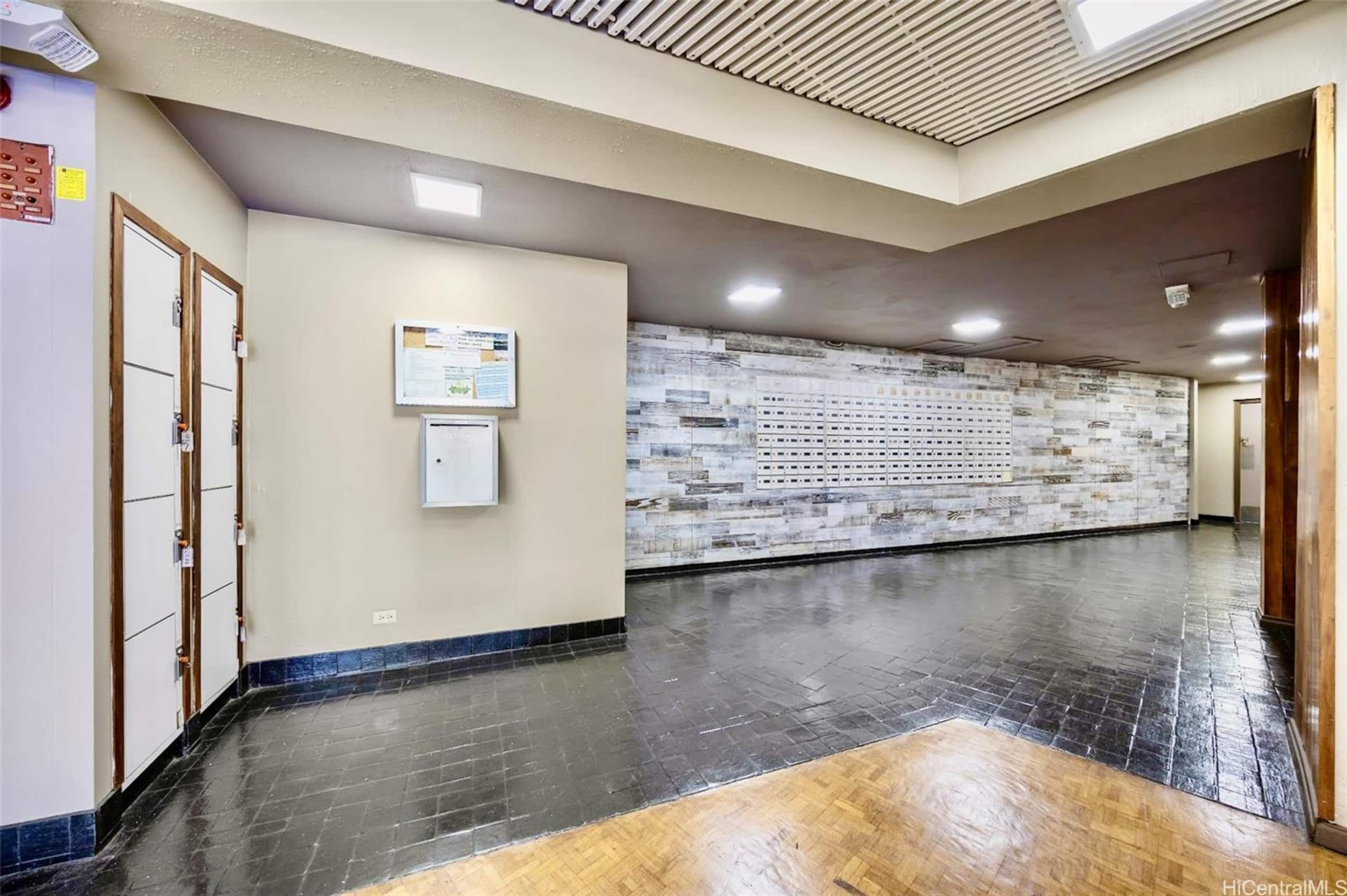 Condo in Honolulu · ★4.9 · 2 bedrooms · 4 beds · 1 private bath - Image 50