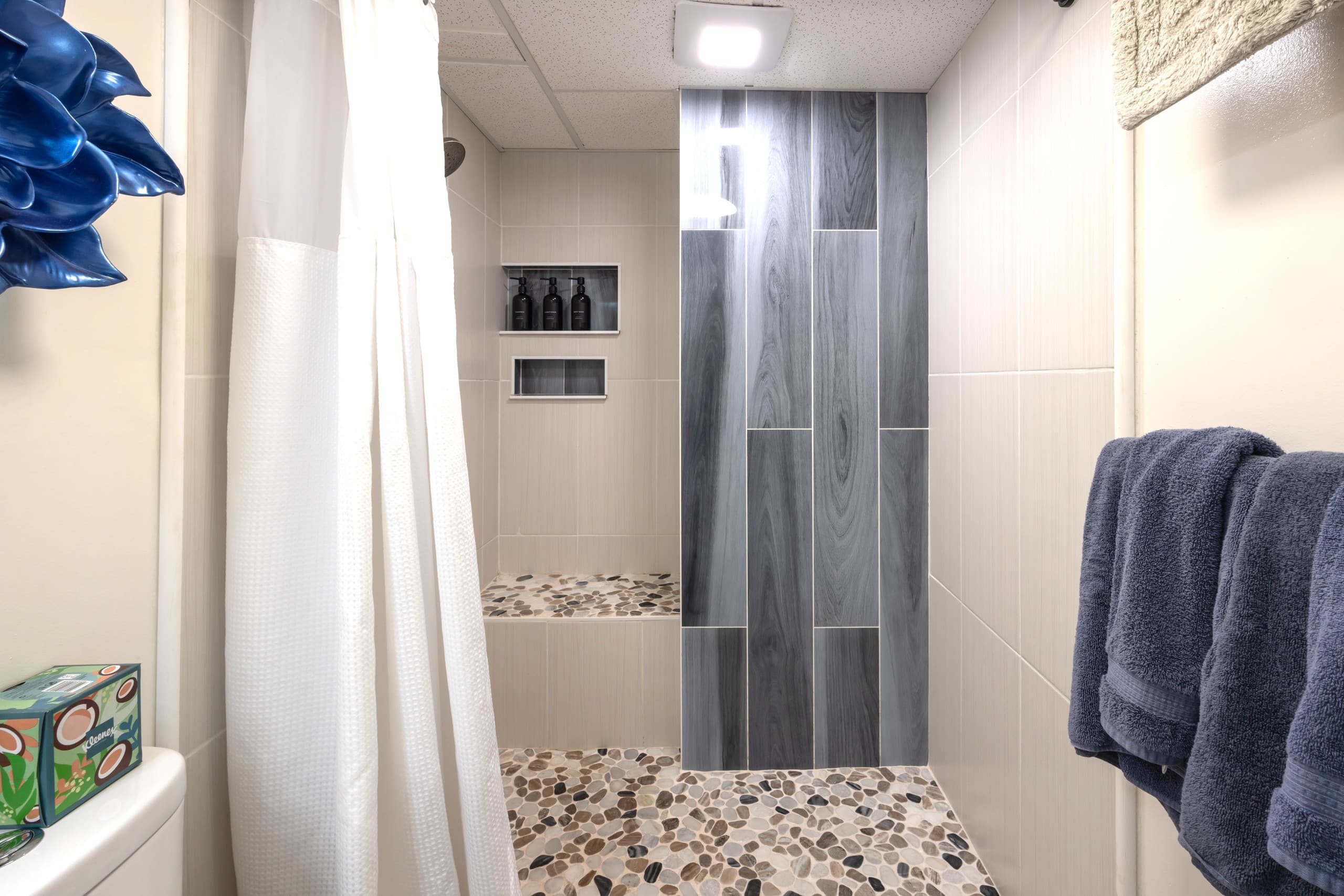 Condo in Honolulu · ★4.9 · 2 bedrooms · 4 beds · 1 private bath - Image 22