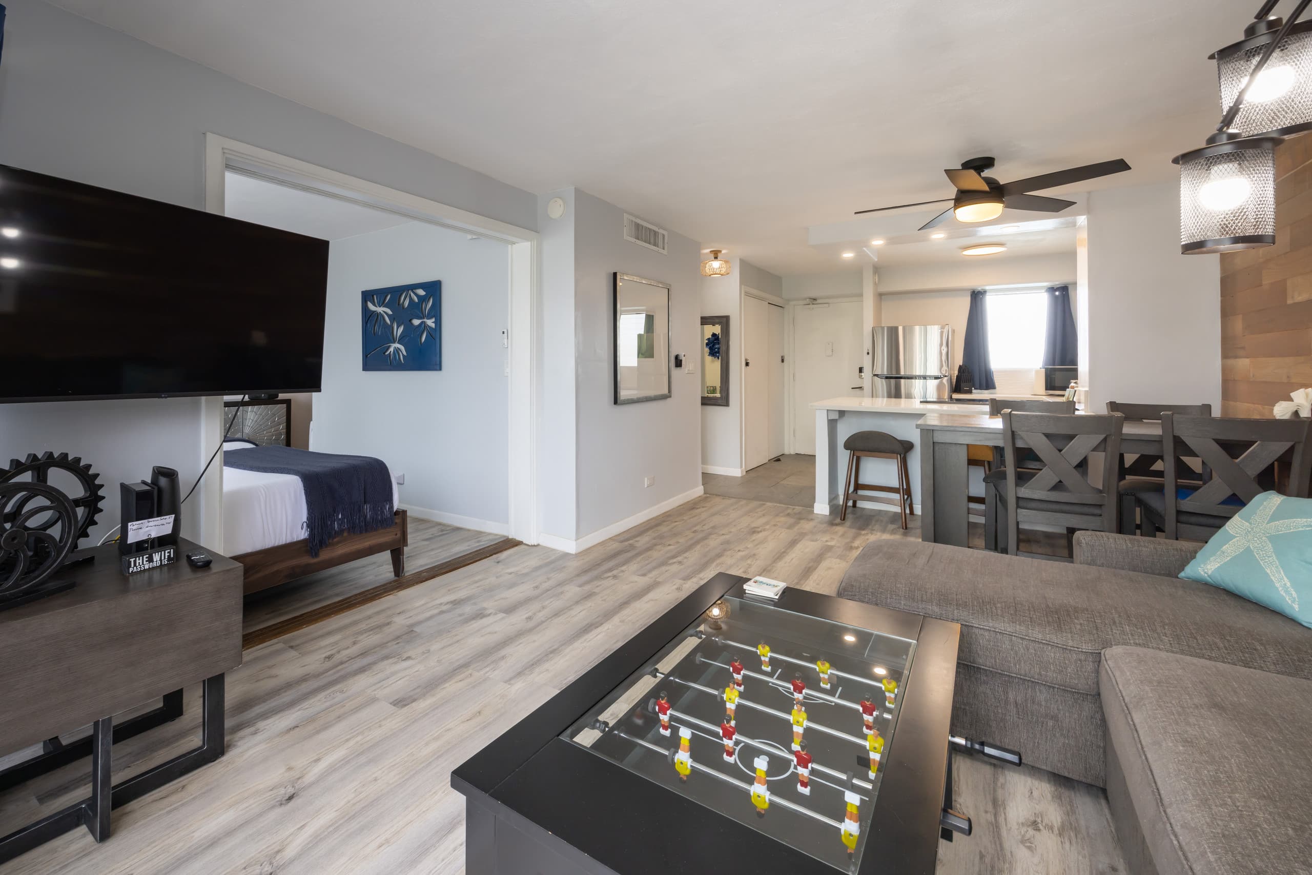 Condo in Honolulu · ★4.9 · 2 bedrooms · 4 beds · 1 private bath - Image 3