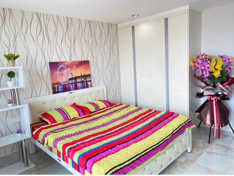 2 bedrooms with bathtub