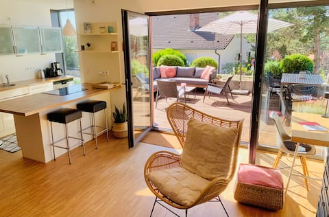 „Sunset Lounge“ vineyard hillside