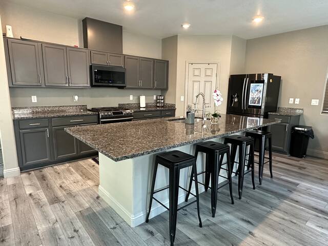 Stylish, desert oasis. Your serene get away.