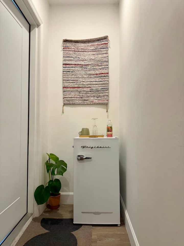 Queen Studio | Clean & Private | Central Location - St. Petersburg, FL