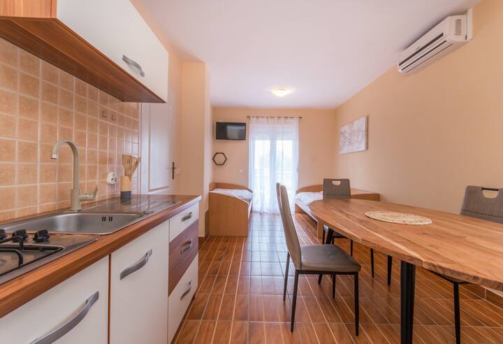 Holiday House With Heated Pool - Sukošan