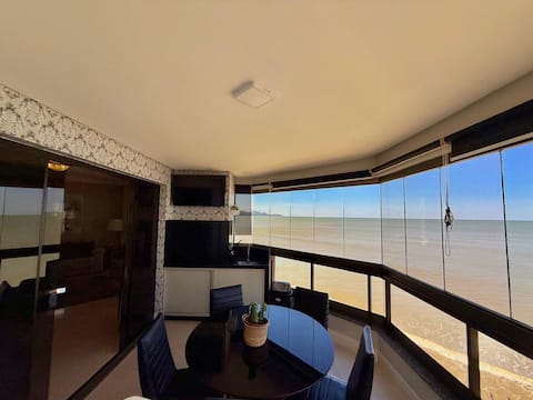 Oceanfront Apartment, 4 bedrooms, half beach, impeccable