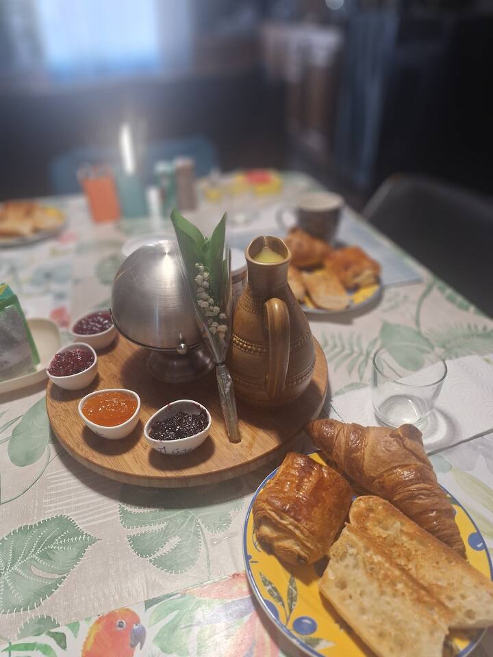 Chambre Médina Avec Petit Dej Continental - Montmarault