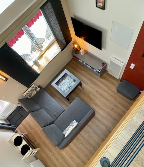Airbnb performant: Loft in historic center à Lons Le Saunier