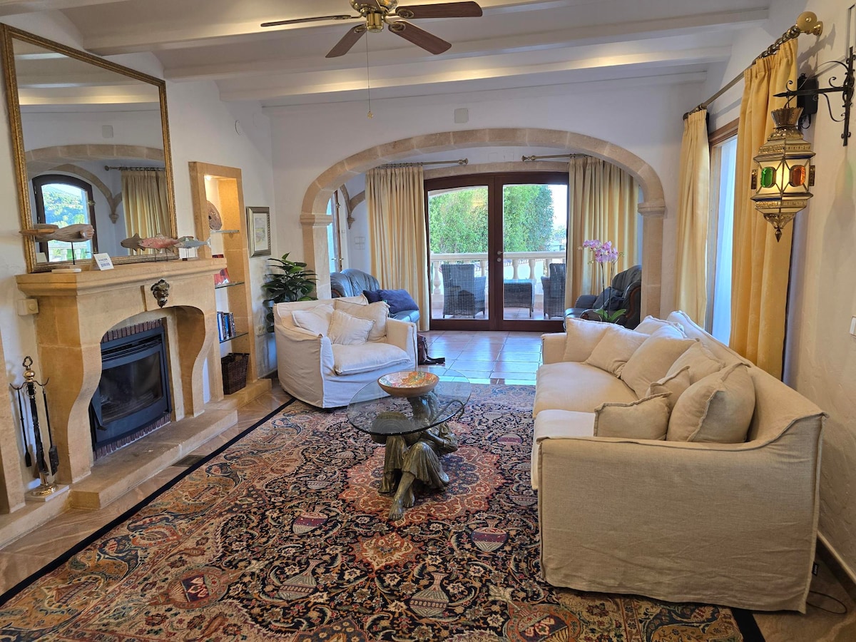 Top Airbnb: Elegant 5BR Villa, Heated Pool - Benissa/Moraira en Benissa