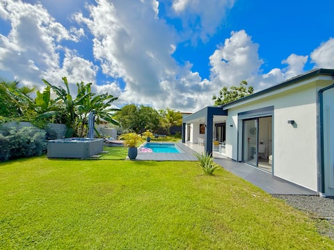 Villa Canelle FWI 4 stars pool/jacuzzi/beach/Surf