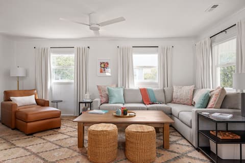 Top performing Airbnb: Walk to beach, heated pool, hot tub & dogs ok in Nags Head