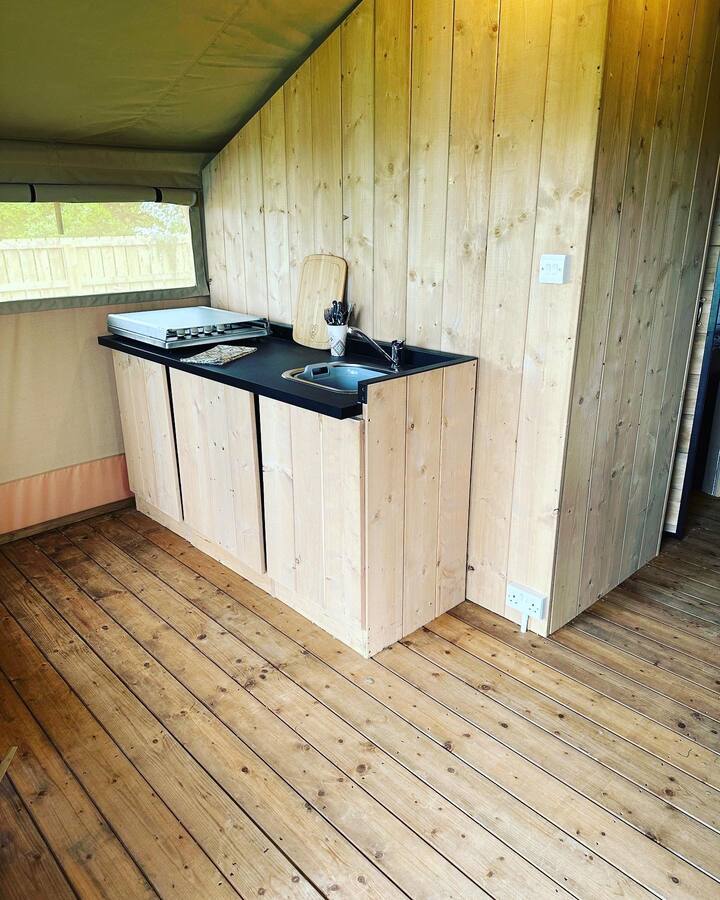 Oak Tree Safari Tent - Flamingo Land Resort