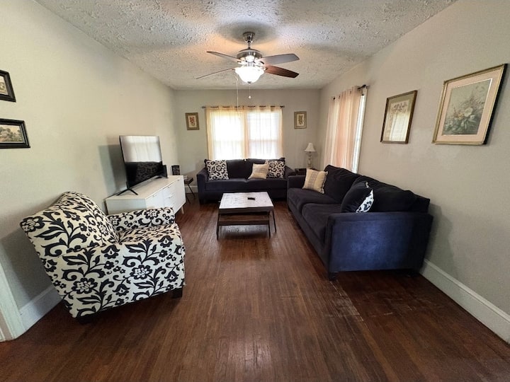 Small Quaint Home By Hospital - Fayetteville, NC