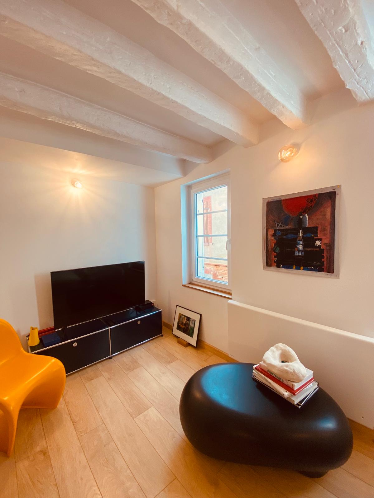 Popular Airbnb listing: Historic Center - 5 mins Airport/Airbus/MEET in Blagnac