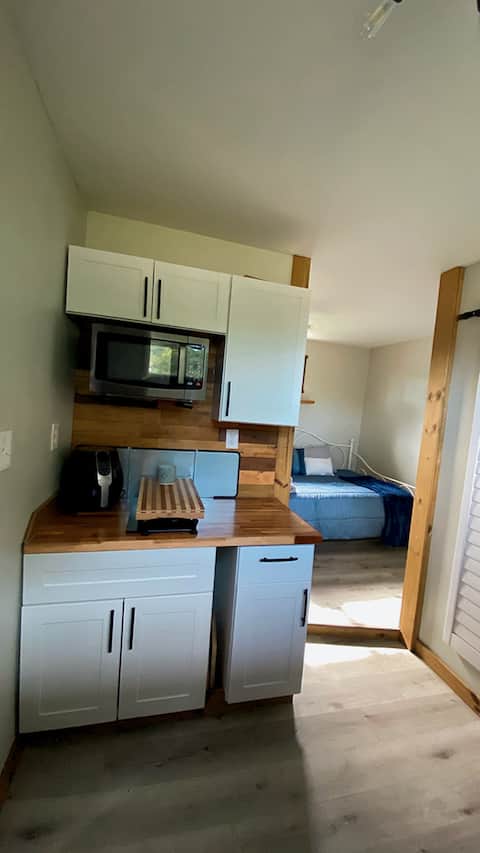 Successful Airbnb property: Cozy Efficiency Studio in Tampa in North Tampa