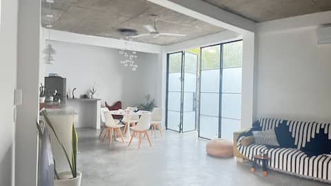 Chic large flat w/ Livingroom and Balcony