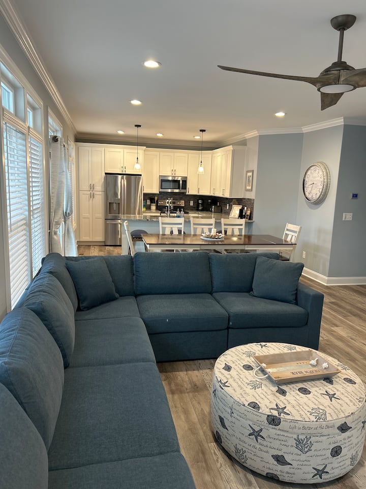Beautiful Modern Home, Steps From The Beach - Ocean Isle Beach, NC