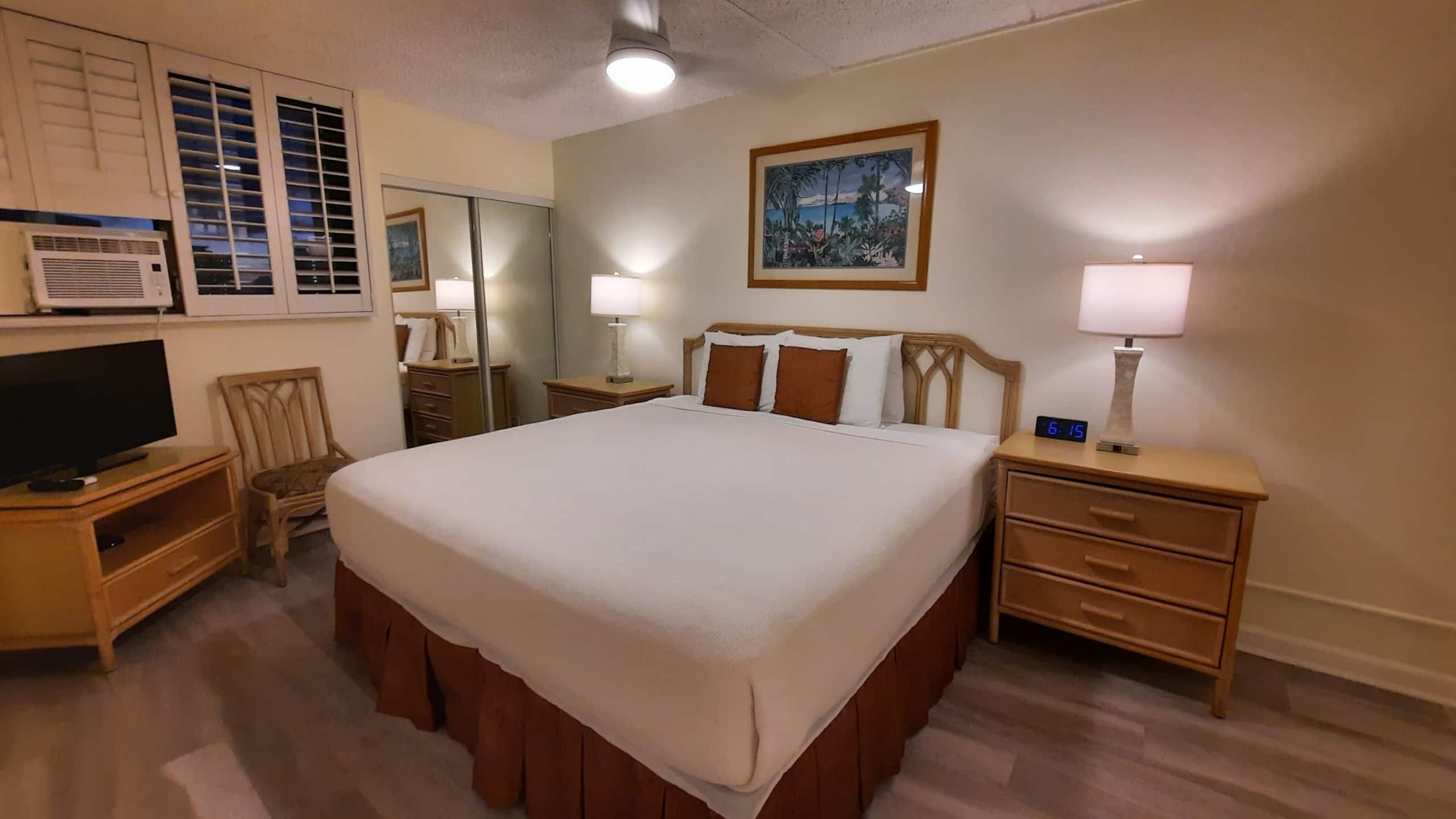 FREE Parking Corner 1BR/4 in Heart of Waikiki - Photo 20