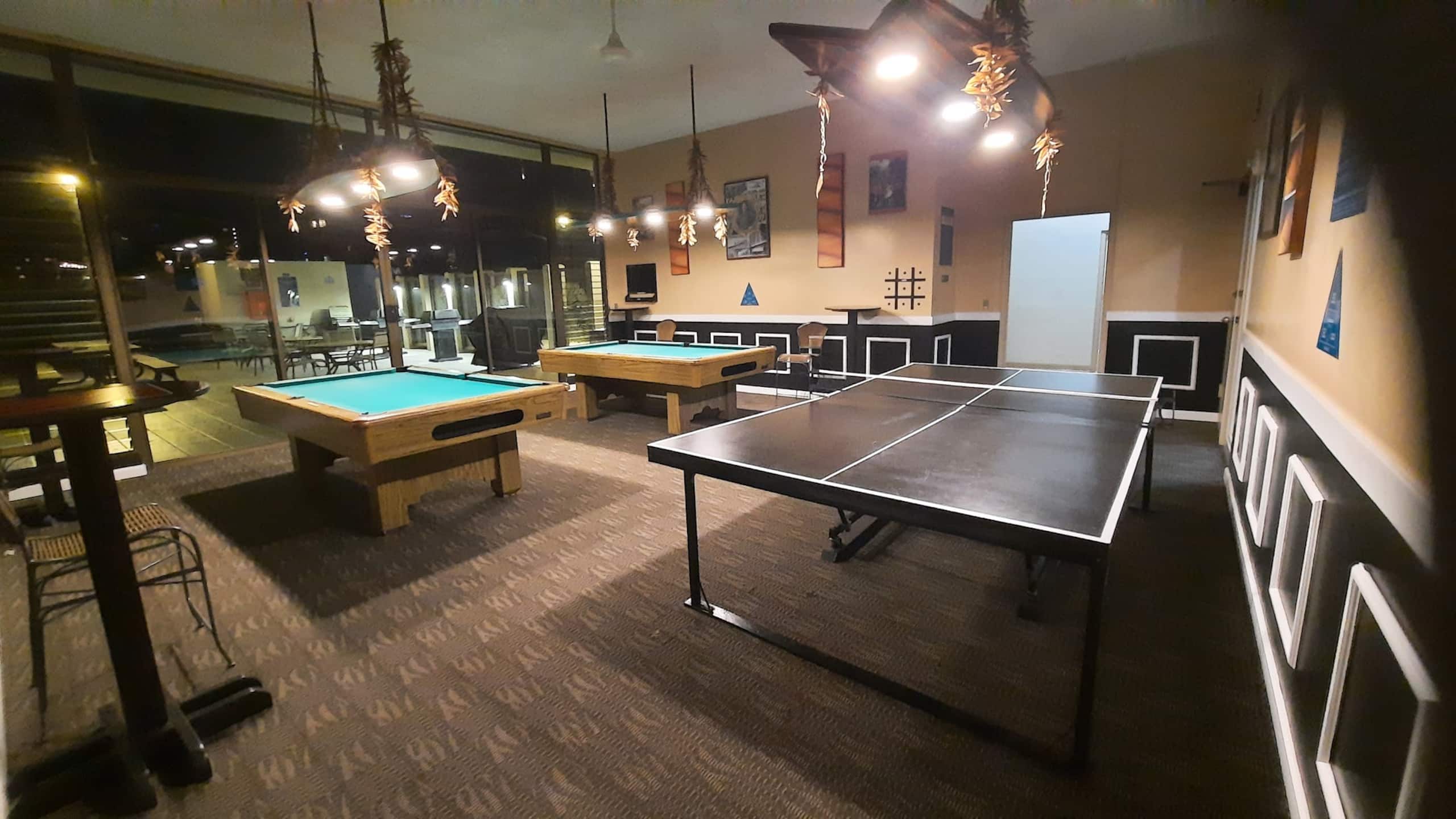 FREE Parking Corner 1BR/4 in Heart of Waikiki - Photo 26