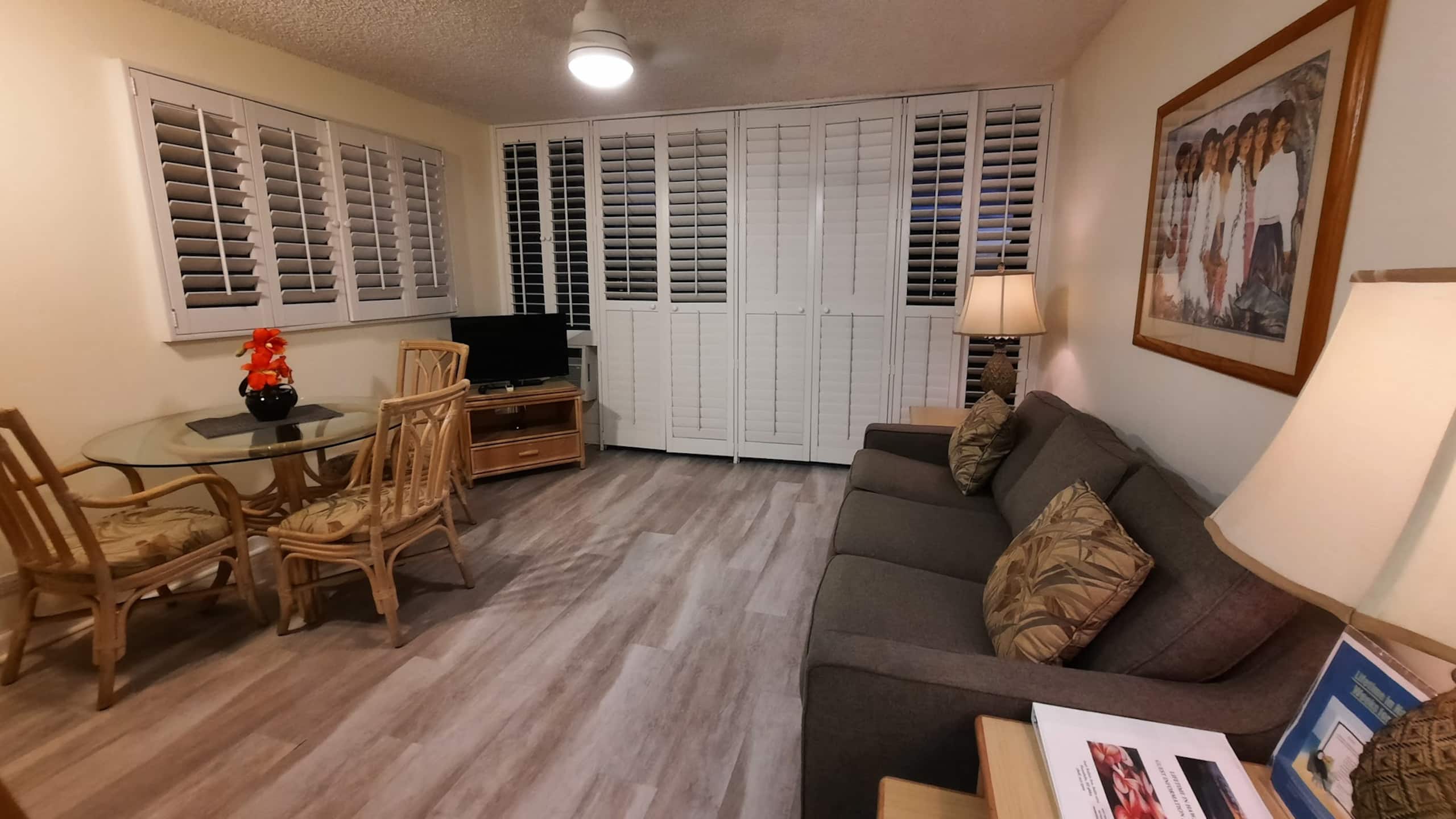 FREE Parking Corner 1BR/4 in Heart of Waikiki - Photo 24