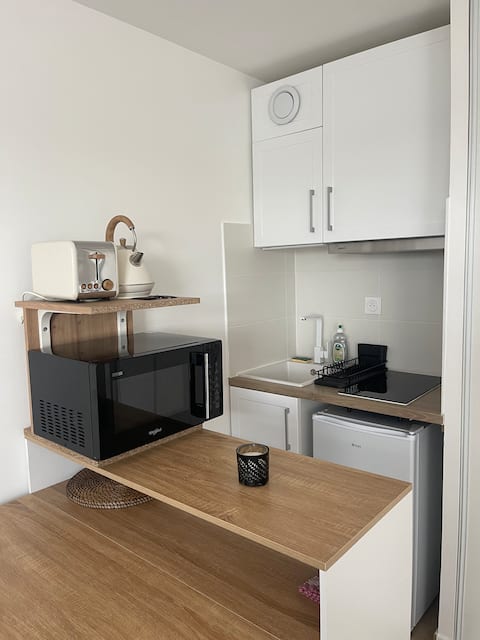 Airbnb performant: Studio 1 bed 2pers Very good location. à Noisy Le Grand