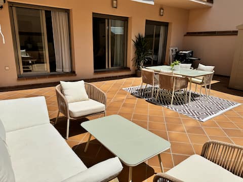 Private Terrace, AC, WiFi - 5min walk to the beach