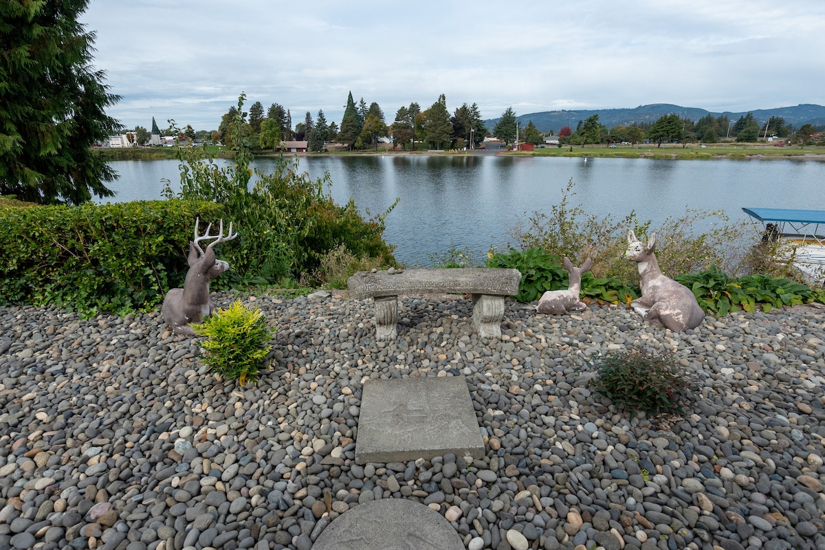 Backyard 1 at Horseshoe Lake House