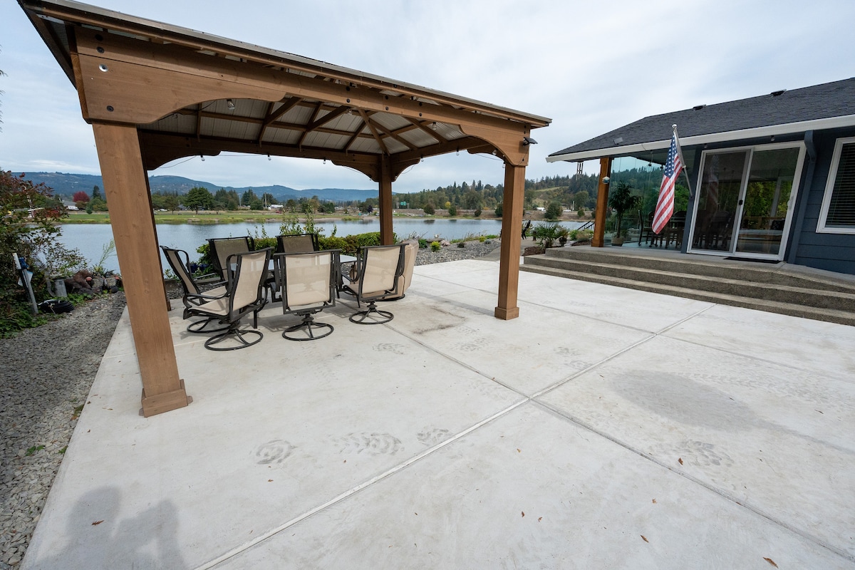 Patio at Horseshoe Lake House