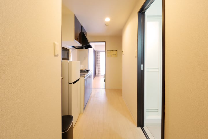 Entire Large Room | Elevator| 8 Min Nippombashi - Osaka