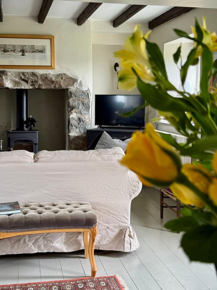 Stunning Hillside Cottage With Sea View - Morfa Nefyn