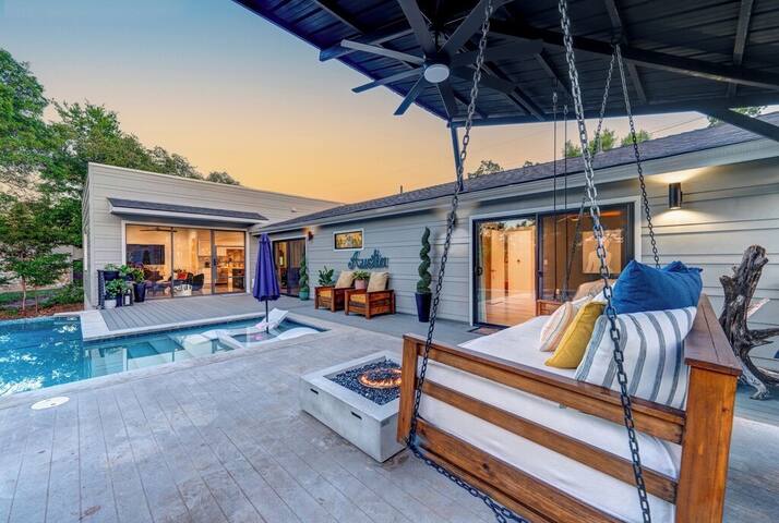 Modern home w/ pool and hot tub