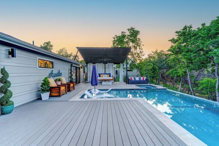 Modern home w/ pool and hot tub gallery image 4