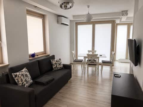 Top performing Airbnb: Free parking & 3 mins to the metro/train in Żoliborz