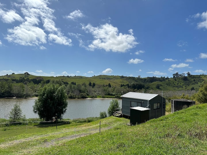 Farm Shack with 5 Star River Views - Ranches for Rent in Pukekawa ...