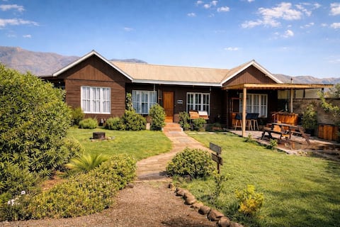 Cabin with a tub near the airport