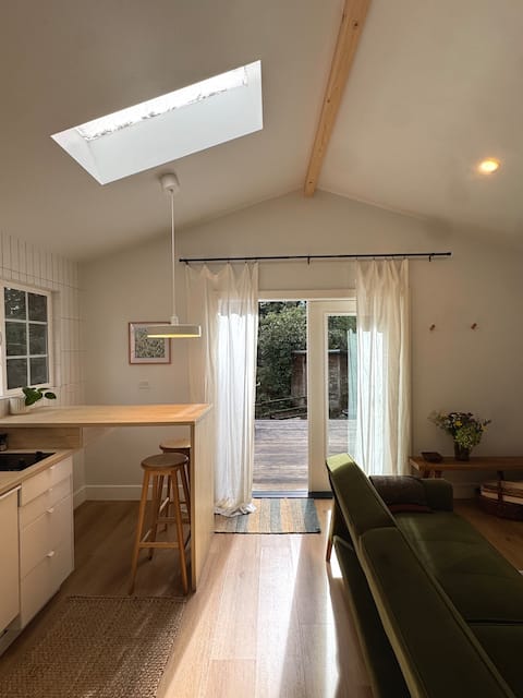 Top Airbnb: Tiny house among the redwoods + hot tub in Guerneville
