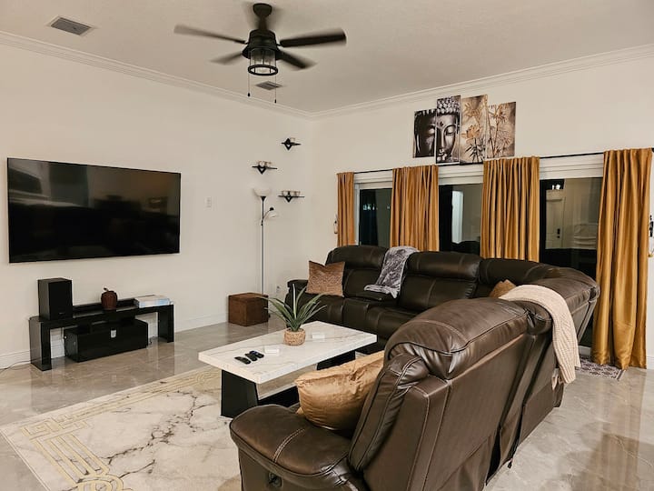 Peaceful Cozy Modern 3 Bed Home - Port St. Lucie, FL