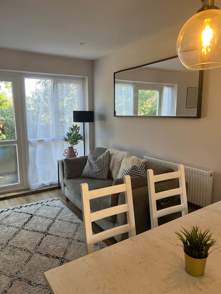 Modern Stay With Free Parking - Canterbury