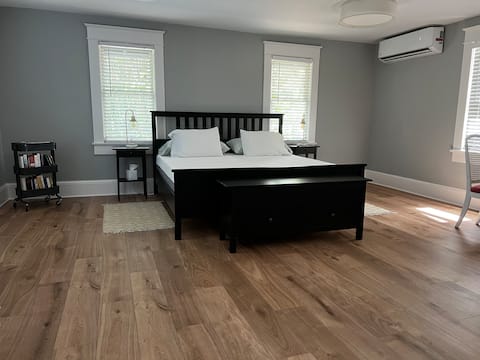 Top performing Airbnb: Private Paradise in Tampa > Minutes from Downtown in Tampa
