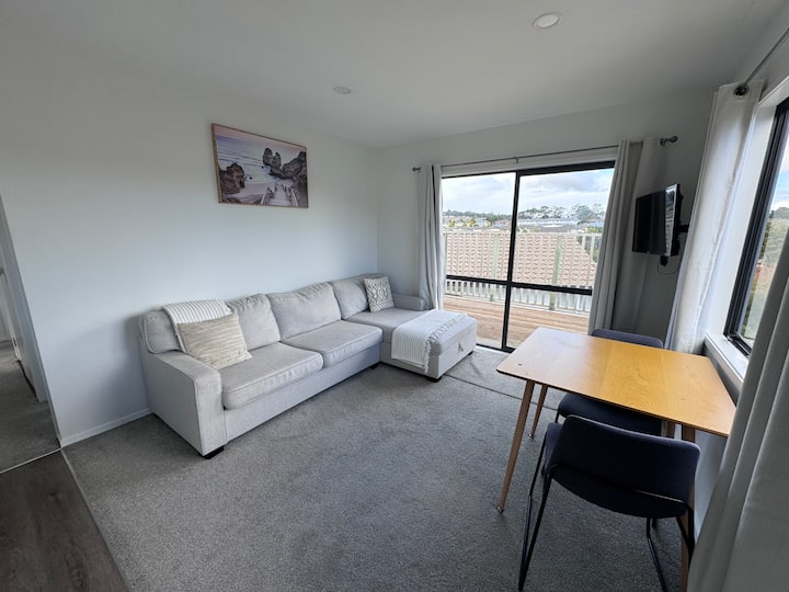 Cozy West Auckland Accommodation - Auckland