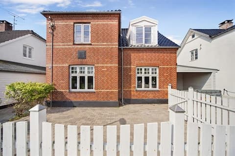 Family villa in cozy neighborhood