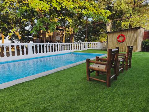 L.U. Beach House: Beachfront w/ Pool + campsite