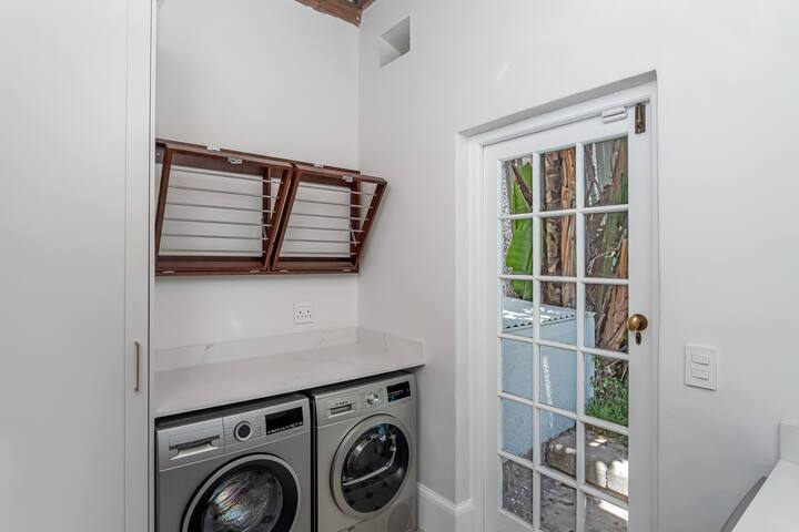 Newly Renovated Heritage Home gallery image 5