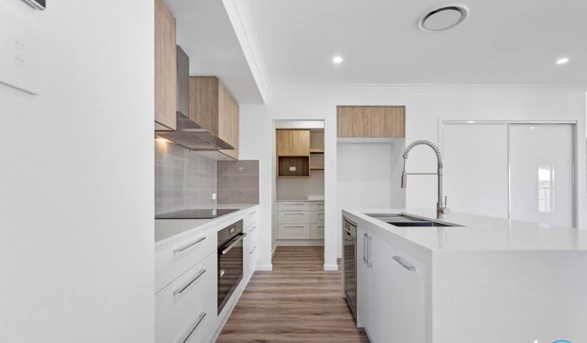 PalmView Paradise – Family Friendly Home gallery image 3