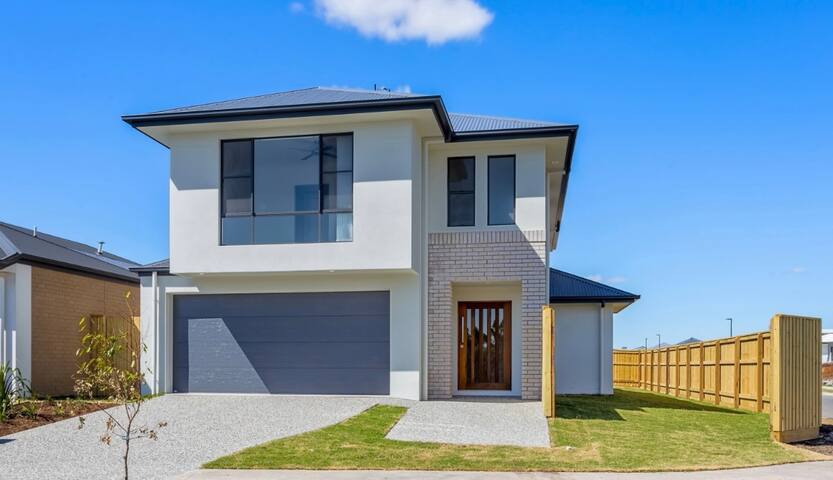 PalmView Paradise – Family Friendly Home gallery image 2