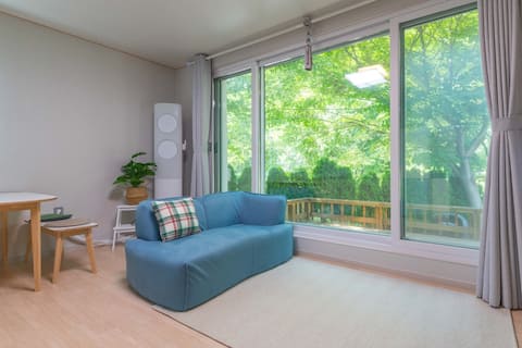 Green Tree Youngwol (Green House)/East and West House/Quiet Forest Road/Sam Bridge/Young Moon Y Park