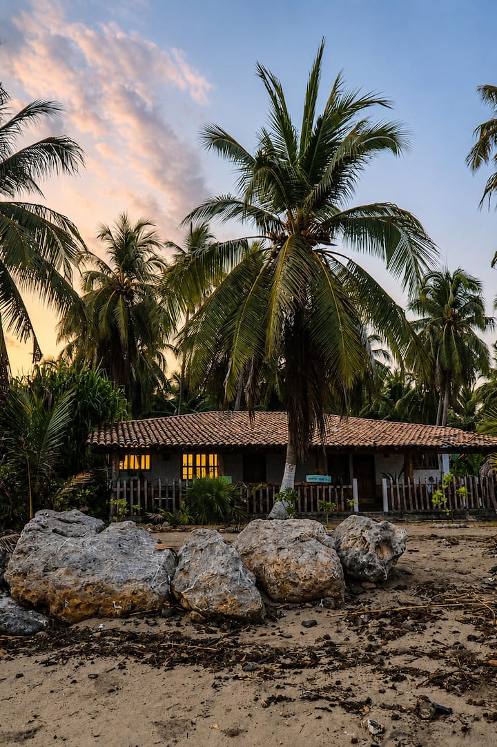 Casa las Hamacas (La Saladita Beach)
