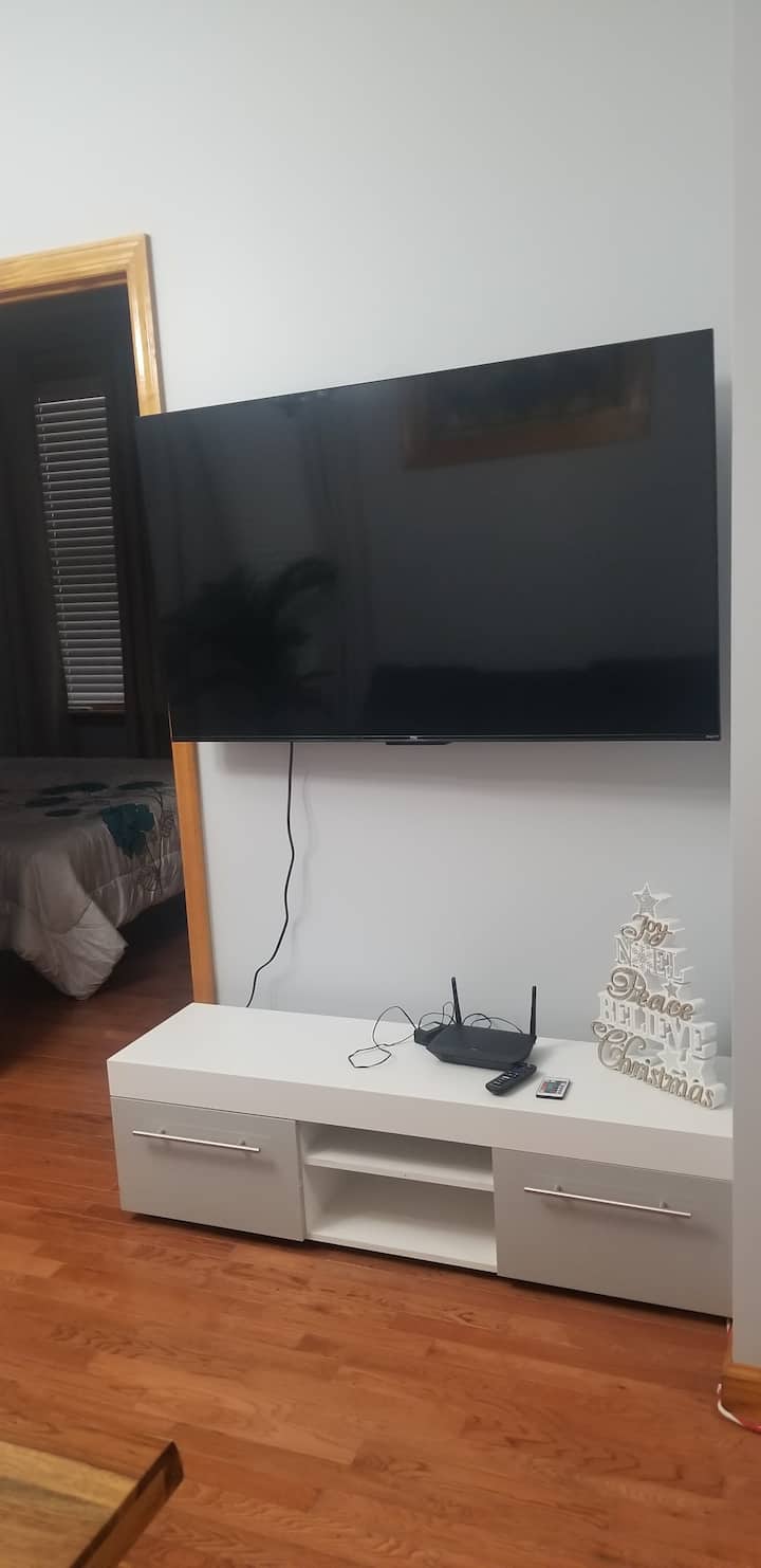 Cozy 2 Bedroom Apartment - Staten Island Zoo, Staten Island